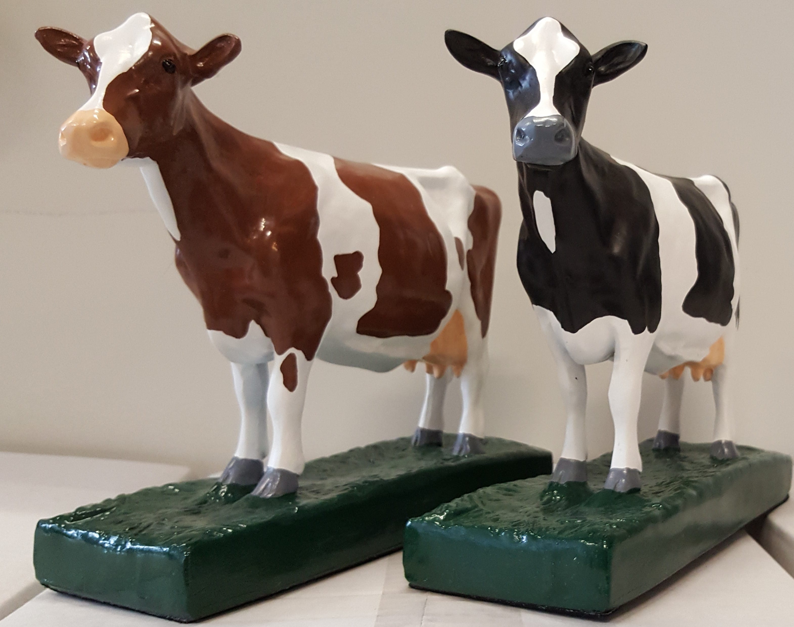 True Type koe zwartbont 20 cm op voet - Afbeelding 4