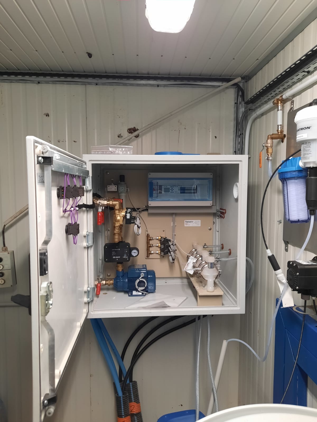 RoboSprayer™ - Klauen waschen im Melkroboter - 1 oder 2 box system – Bild 7