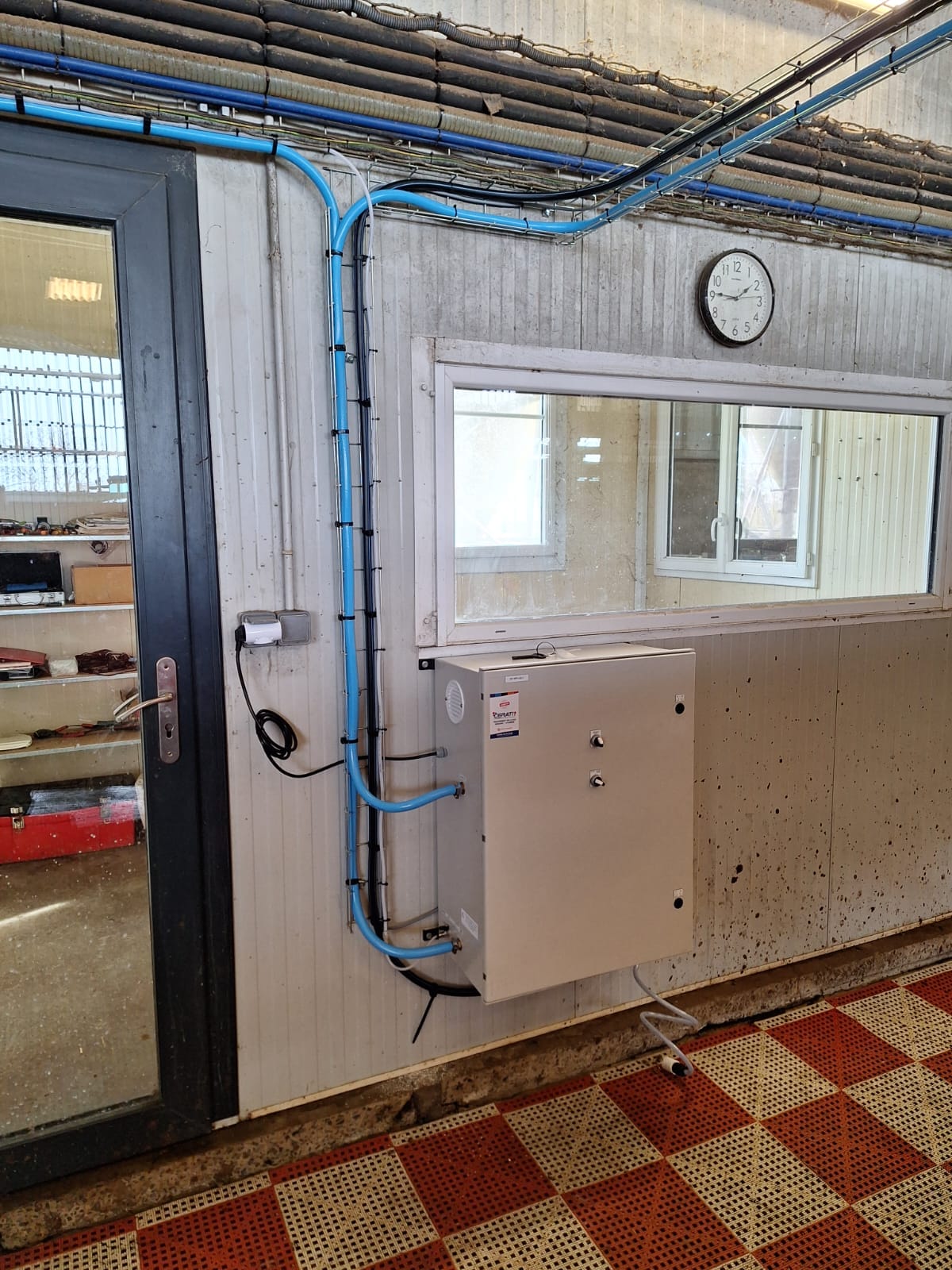 RoboSprayer™ - Klauen waschen im Melkroboter - 1 oder 2 box system – Bild 6